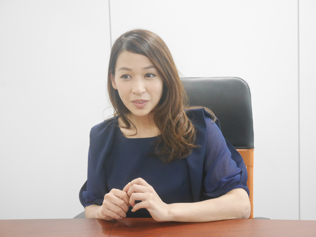 美容家・田中愛さんに聞く、美顔器の選び方と使い方